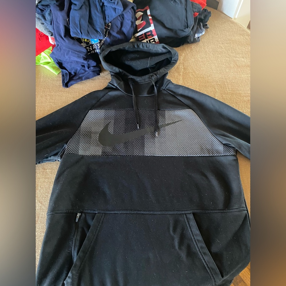 Black Nike Men’s Medium Therma-Fit Hoodie